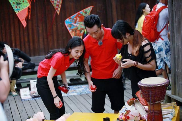 黄晓明与Angelababy争吵 疑与郑恺暧昧传绯闻 黄晓明与Angelababy争吵 疑与郑恺暧昧传绯闻