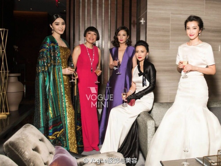 �й������������ࡰʱ�а�˹���� Ů�Ǻ�̺����