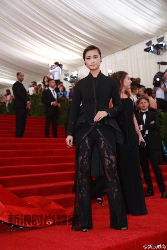 �й������������ࡰʱ�а�˹���� Ů�Ǻ�̺����