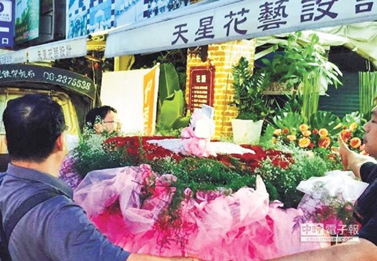 ̨̰ŮӶ1000õױܣͼ