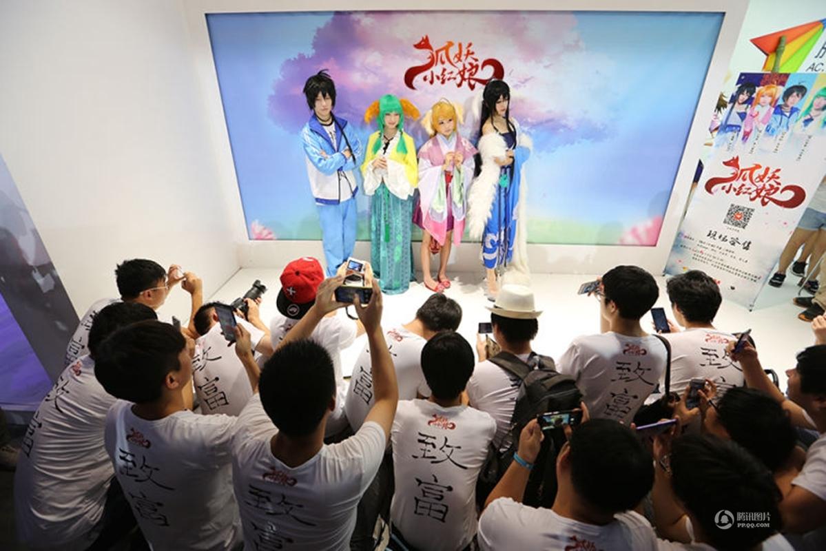 ����С��Ů�����Ϻ� ���ڶ�լ��Χ��