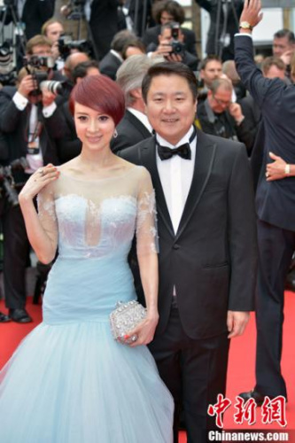 金巧巧(左) 资料图