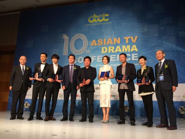 胡歌凭获亚洲特别贡献奖 全程英文演讲引尖叫