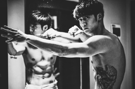 蒋劲夫纹身性感