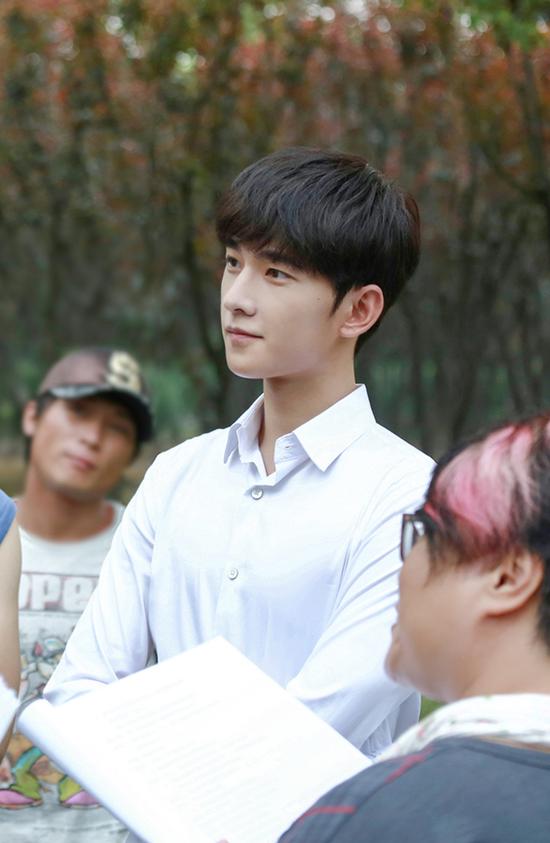 杨洋认真拍戏 杨洋认真拍戏