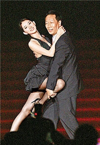 林志玲晒与言承旭同框照