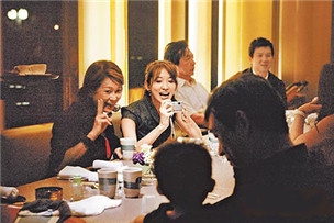 林志玲晒与言承旭同框照