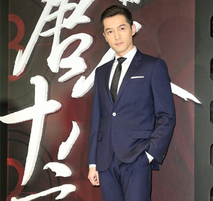 胡歌赴台被问何时演古装 网友炮轰记者