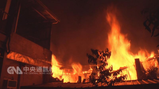 ̨��������һ��Ƥ�������������ҹ���һ��