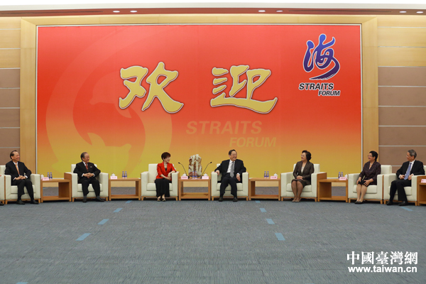 俞正声在厦门国际会议中心会见出席第六届海峡论坛的两岸各界人士