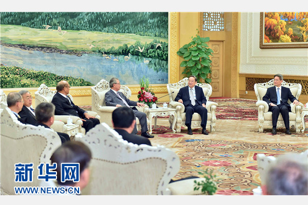 8月18日,中共中央政治局常委、全国政协主席俞正声在北京会见台湾工业总会大陆经贸考察团一行。 8月18日,中共中央政治局常委、全国政协主席俞正声在北京会见台湾工业总会大陆经贸考察团一行。