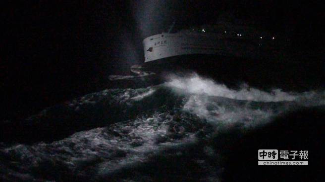 台湾海研船澎湖发生船难 43人获救2人罹难(图)