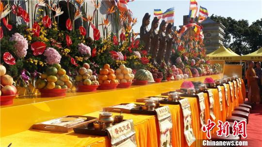 “南海观音,慈应宝岛”佛教开光法会现场 “南海观音,慈应宝岛”佛教开光法会现场