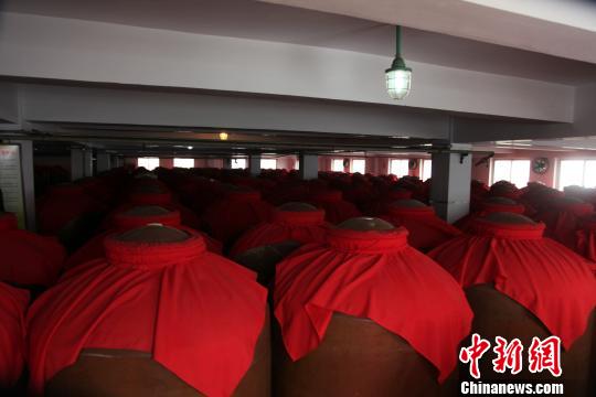 台湾中华酒协代表团到河北衡水老白干集团参观交流 台湾中华酒协代表团到河北衡水老白干集团参观交流