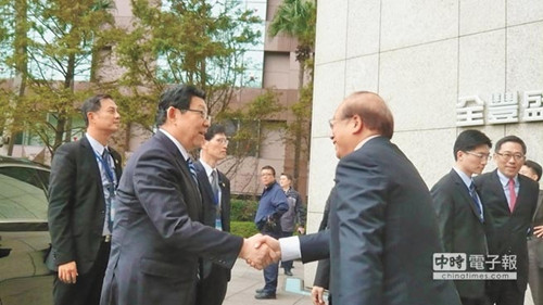 陈德铭探访连战吴伯雄谈两岸利润共享(图) 陈德铭探访连战吴伯雄谈两岸利润共享(图)