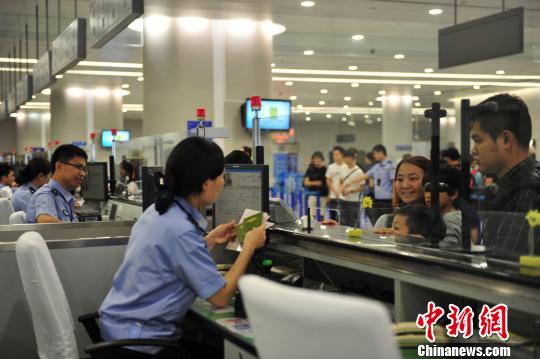 ͨѶ̨֤ǩϺڰ̨15ͨ