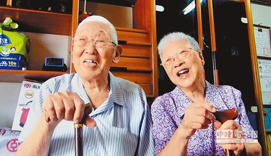 大陆夫妻因当年战火分离两岸 半世纪后重逢度余生 大陆夫妻因当年战火分离两岸 半世纪后重逢度余生