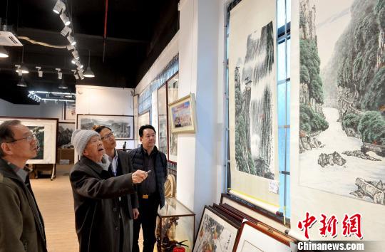台湾九旬画家首次在大陆办展:画不尽的思乡情 台湾九旬画家首次在大陆办展:画不尽的思乡情