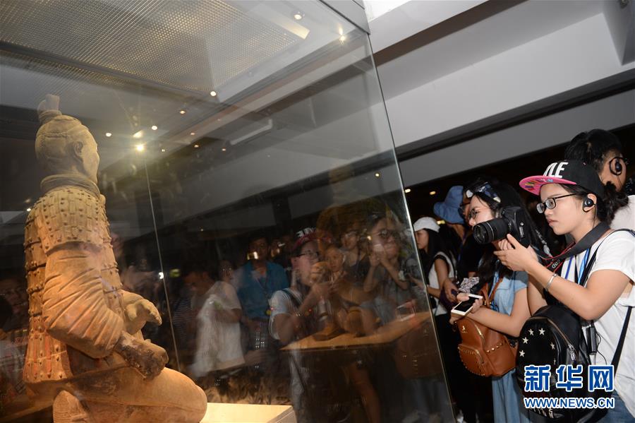 (教育)海峡两岸大学生新闻营走近兵马俑