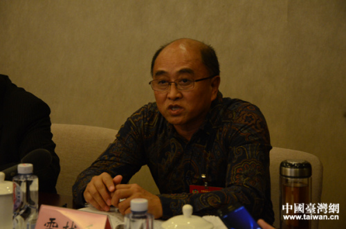 台籍全国政协委员、著名导演雷献禾表示,台湾是中国领土的一部分,这是不容置疑的国家底线,“底线是不容触犯的,你触犯了,毫无疑问,你就要走开。”(中国台湾网 李宁 摄)