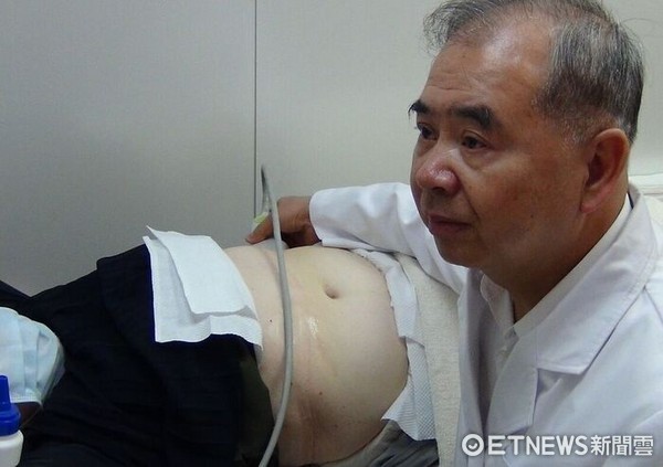 ��B�ο���=�ΰ���Ե�� ̨��ҽ��ҡͷ�������Ǵ�ԭ�ߵı��