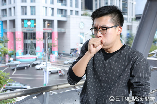 剧烈咳嗽致颈动脉剥离 台湾30岁男中风偏瘫(图) 剧烈咳嗽致颈动脉剥离 台湾30岁男中风偏瘫(图)