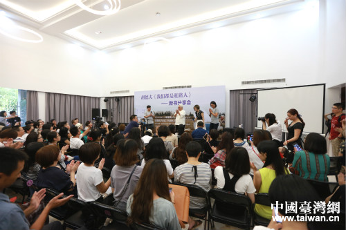 “台湾民谣之父”胡德夫回忆民歌岁月 “台湾民谣之父”胡德夫回忆民歌岁月