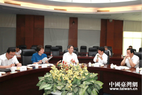 8月,中共中央台办主任张志军一行来杭调研指导工作。图为张志军主任走访台资企业。 8月,中共中央台办主任张志军一行来杭调研指导工作。图为张志军主任走访台资企业。