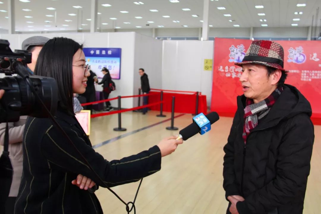 “一衣带水难却情·同舟共渡圆新春” ——浙江玉环举行“送台湾同胞回家过大年”活动 “一衣带水难却情·同舟共渡圆新春” ——浙江玉环举行“送台湾同胞回家过大年”活动