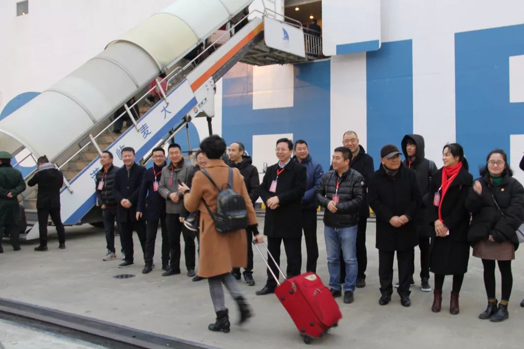 “一衣带水难却情·同舟共渡圆新春” ——浙江玉环举行“送台湾同胞回家过大年”活动 “一衣带水难却情·同舟共渡圆新春” ——浙江玉环举行“送台湾同胞回家过大年”活动