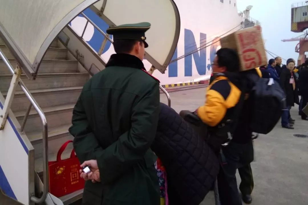 “一衣带水难却情·同舟共渡圆新春” ——浙江玉环举行“送台湾同胞回家过大年”活动 “一衣带水难却情·同舟共渡圆新春” ——浙江玉环举行“送台湾同胞回家过大年”活动