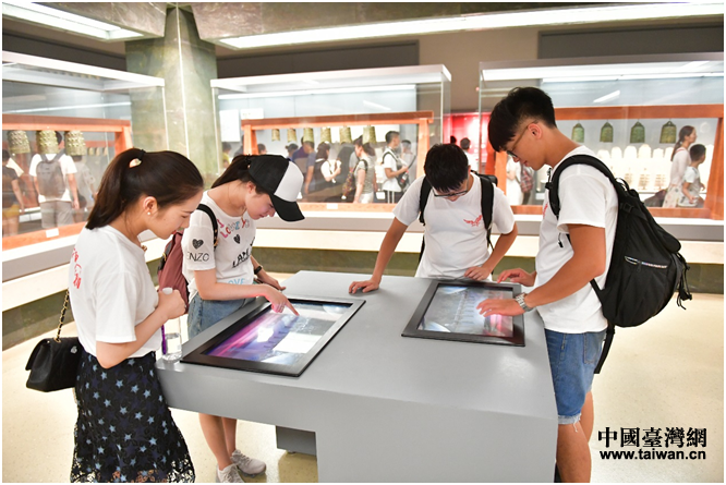 通过多媒体设备,古今结合详细了解展品 通过多媒体设备,古今结合详细了解展品