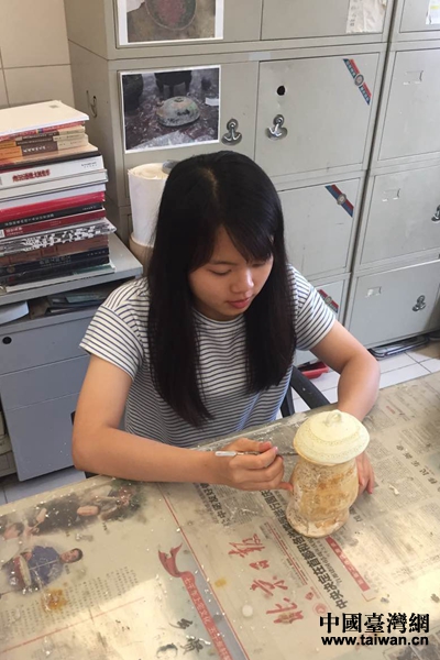 ����н�����ﱣ����ʵϰ��ͼΪ��ͭģ�߿̻�