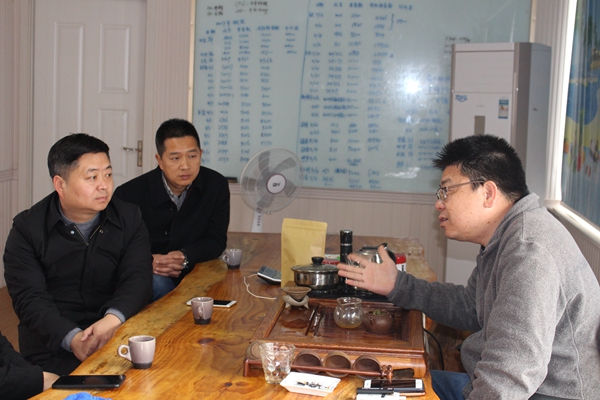 仙居台创园管委会负责人与台商吴宗哲亲切交流 仙居台创园管委会负责人与台商吴宗哲亲切交流