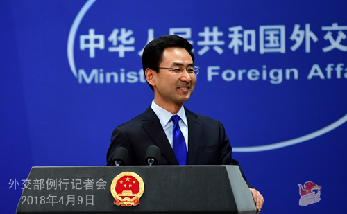 外交部发言人耿爽主持记者会。 外交部发言人耿爽主持记者会。