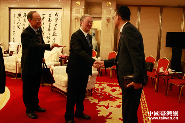 16日上午,中国统促会名誉副会长桑国卫会见非洲统促会联合访问团 16日上午,中国统促会名誉副会长桑国卫会见非洲统促会联合访问团