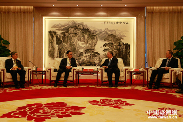 16日上午,中国统促会名誉副会长桑国卫会见非洲统促会联合访问团 16日上午,中国统促会名誉副会长桑国卫会见非洲统促会联合访问团