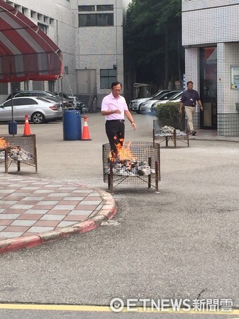 ��Ԫ�ڹ�̨�������ܼ��� ����ɫ��Ԫ����ֽǮ��ͼ��