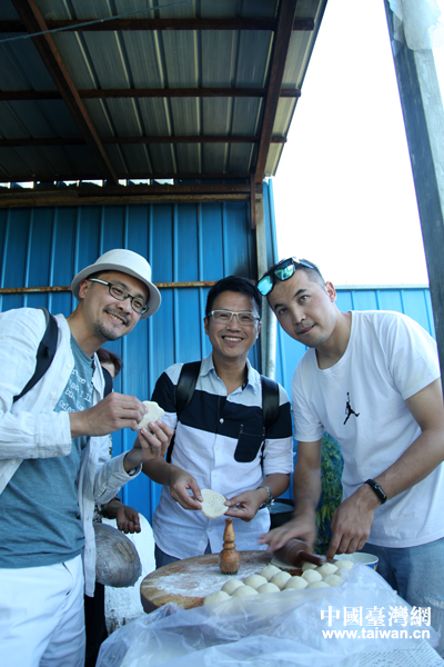 伊犁喀赞其民俗旅游区来了台湾客人
