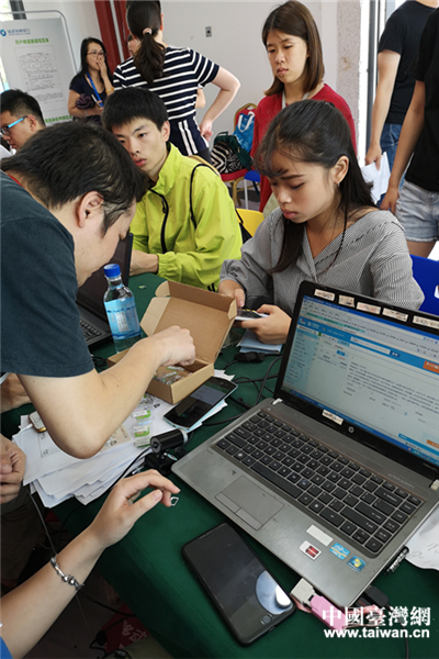 台青首来族体验移动支付:真便捷