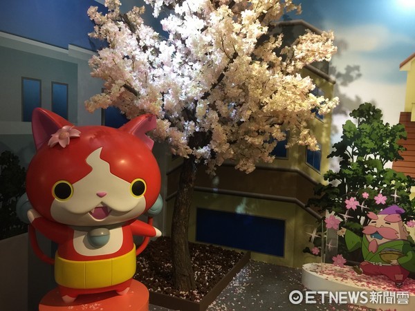 带5岁儿子看保护级电影遭拒!拿铁盘砸女售票员 带5岁儿子看保护级电影遭拒!拿铁盘砸女售票员