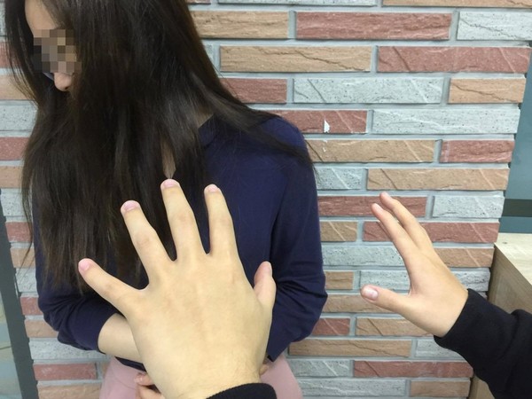 士兵谎称被“色鬼”缠上 吃女兵“豆腐”解厄运 士兵谎称被“色鬼”缠上 吃女兵“豆腐”解厄运