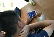 中小学生手机考验校园管理智慧 是疏还是堵?