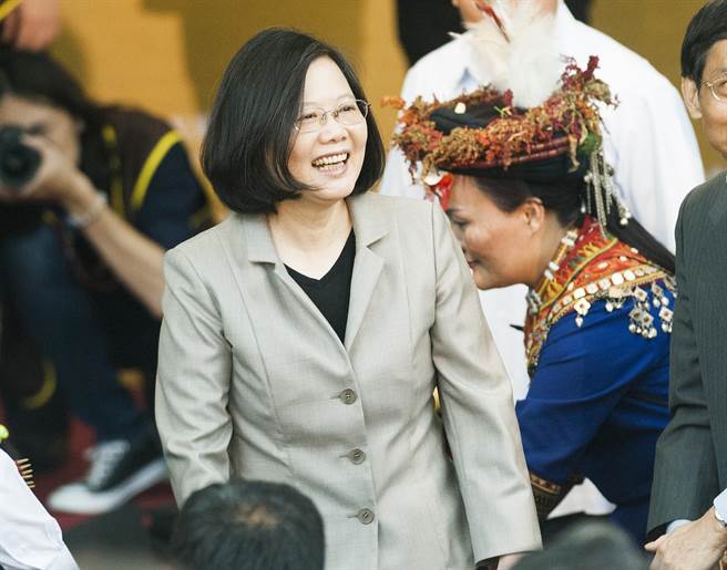 台学者:蔡英文违背 维持现状 诺言致两岸关系紧