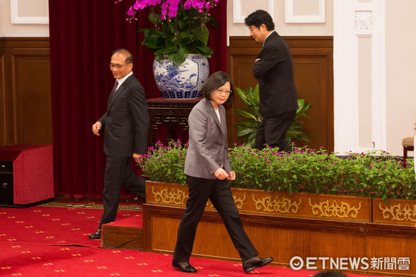 蔡当局与赖清德合演狼来了网友都说有种被背