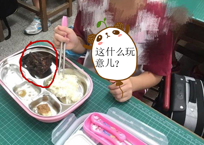 小学一年级女儿午餐竟是“黑鸡块” 小学一年级女儿午餐竟是“黑鸡块”