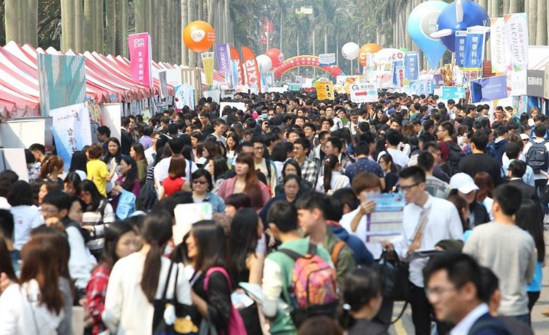 台湾作家棒喝“台独”:未来年轻人都要靠大陆吃饭 台湾作家棒喝“台独”:未来年轻人都要靠大陆吃饭