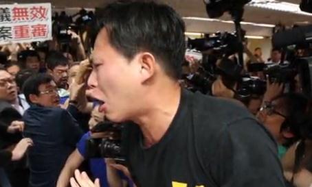 昔日“太阳花战神”成“影帝” 本想倒马却打到蔡英文 昔日“太阳花战神”成“影帝” 本想倒马却打到蔡英文