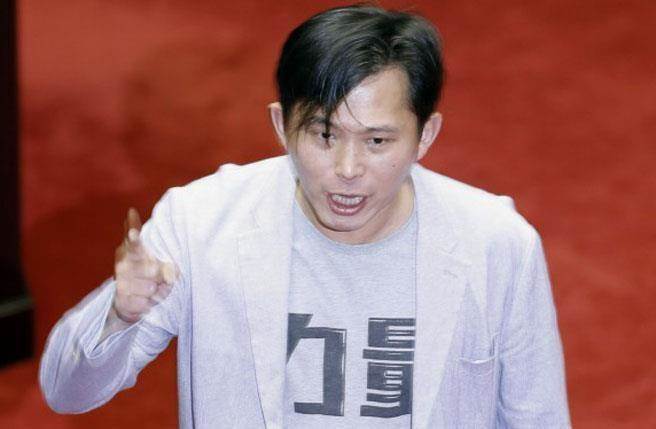 台媒:背离民意成就自己 黄国昌必将玩火自焚 台媒:背离民意成就自己 黄国昌必将玩火自焚