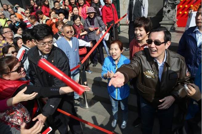 马英九发春联人气旺 台网友:从不后悔投票给他! 马英九发春联人气旺 台网友:从不后悔投票给他!